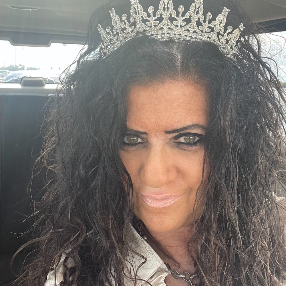 Meet your Posher, Koula